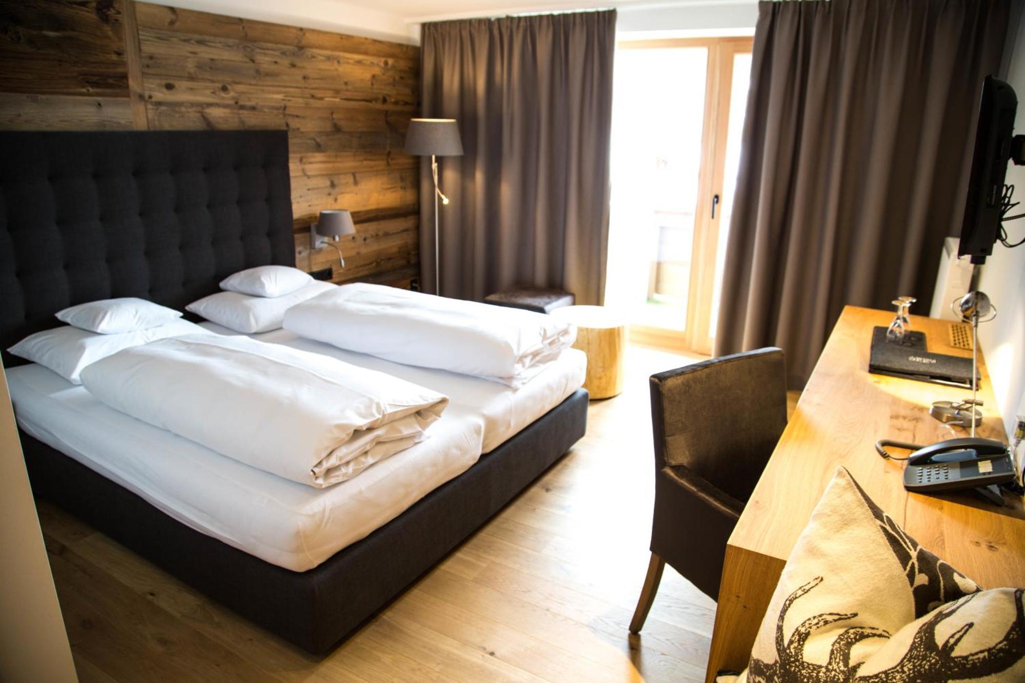 Der Gruene Baum Mountain Boutique Hotel Ehrwald Pokoj fotografie